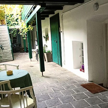 Apartment Mit 1 Schlafzimmer In Altstadthaus Sankt Veit an der Glan Ngoại thất bức ảnh